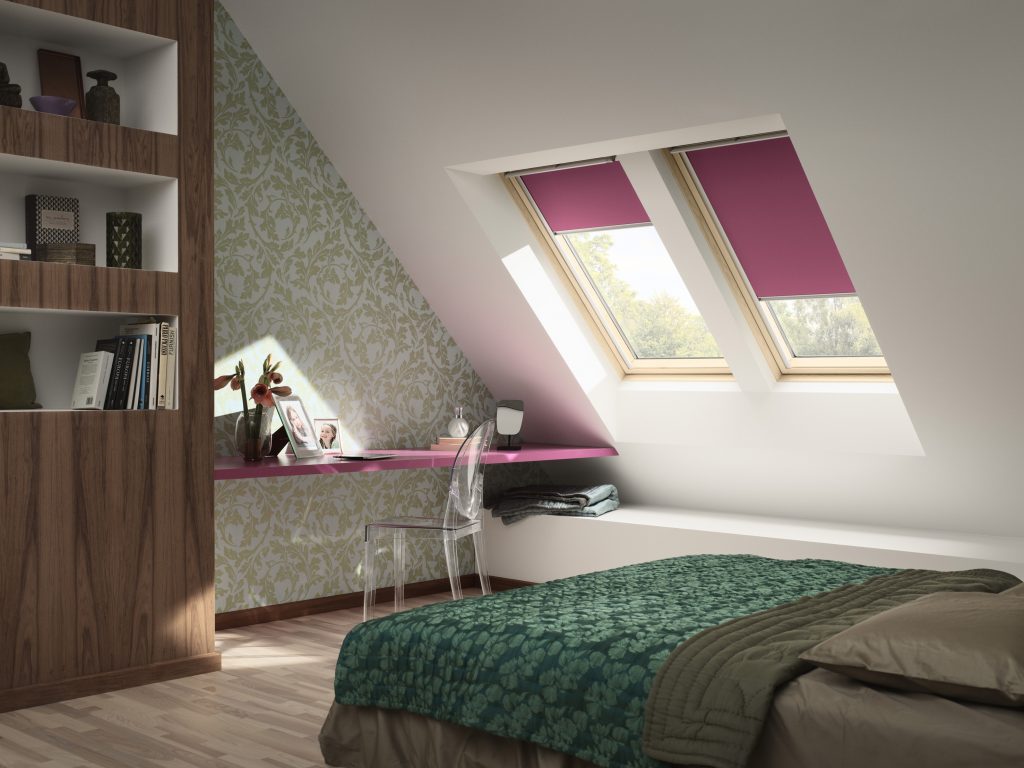 Una ventana abuhardillada, un estor - Estores. Colchoneria, Ropa de